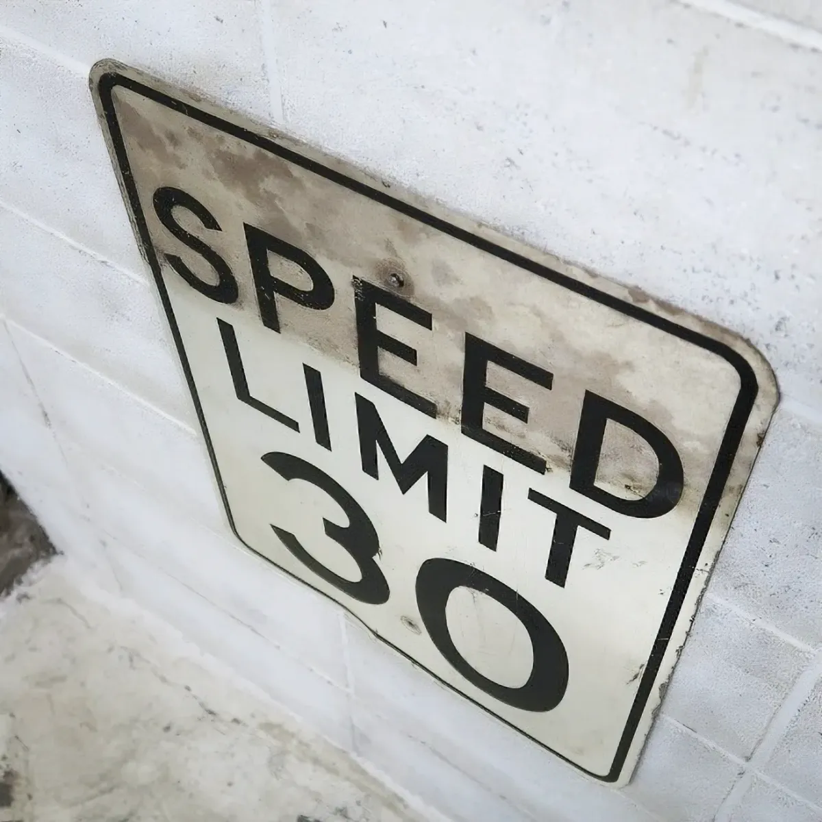 ロードサイン SPEED LIMIT 30