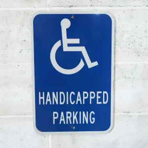 HANDICAPPED PARKING ロードサイン