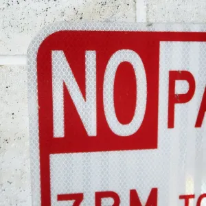 NO PARKING ロードサイン