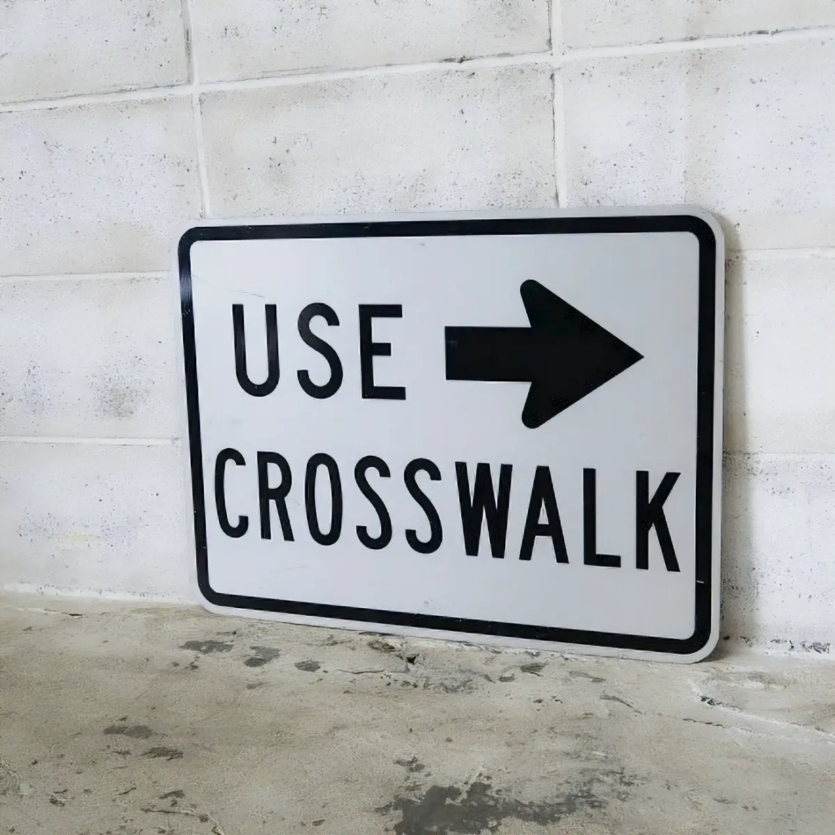 ロードサイン USE CROSSWALK