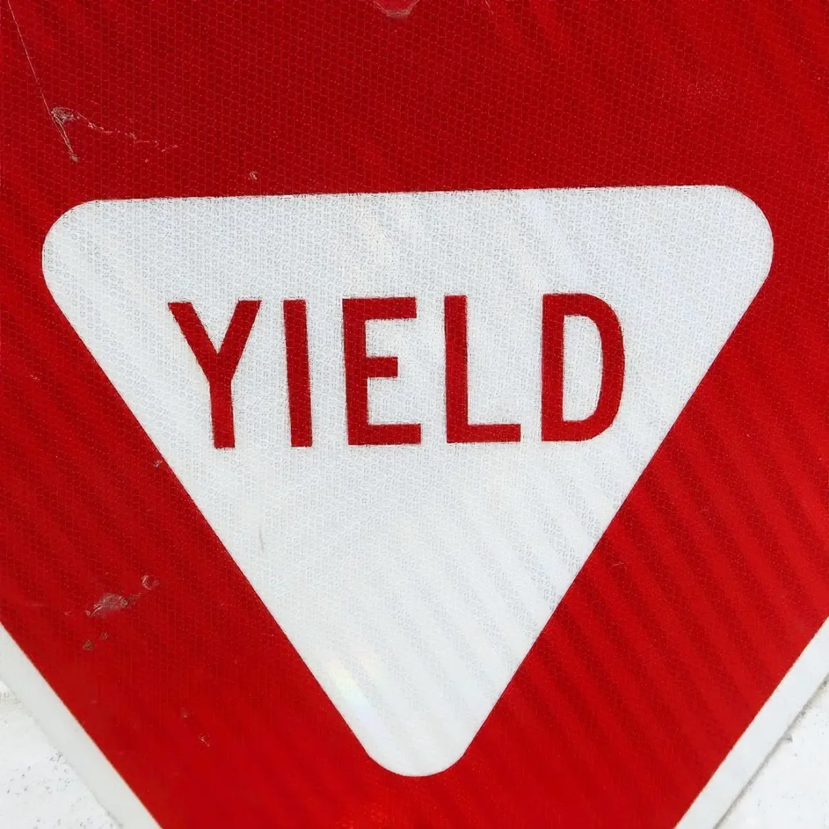 ロードサイン YIELD