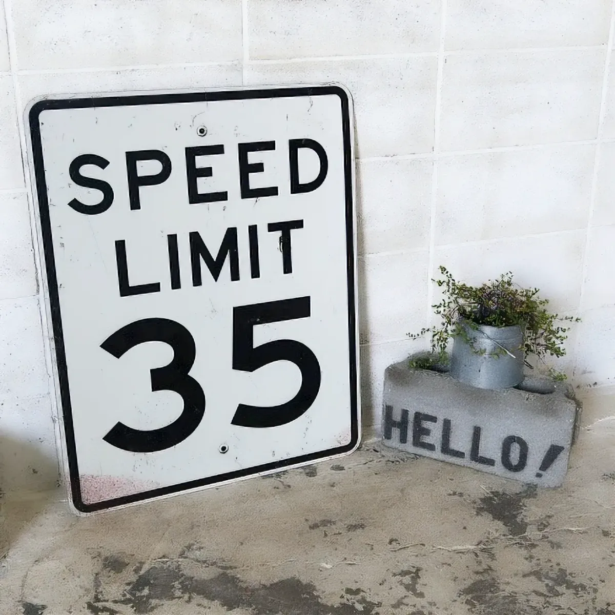 ロードサイン SPEED LIMIT 35