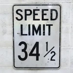 ロードサイン SPEED LIMIT 34 1/2