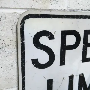 ロードサイン SPEED LIMIT 34 1/2