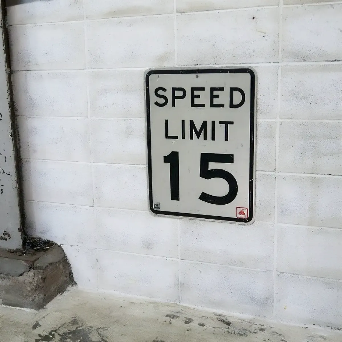 ロードサイン SPEED LIMIT 15