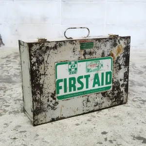 FIRST AID メタルボックス