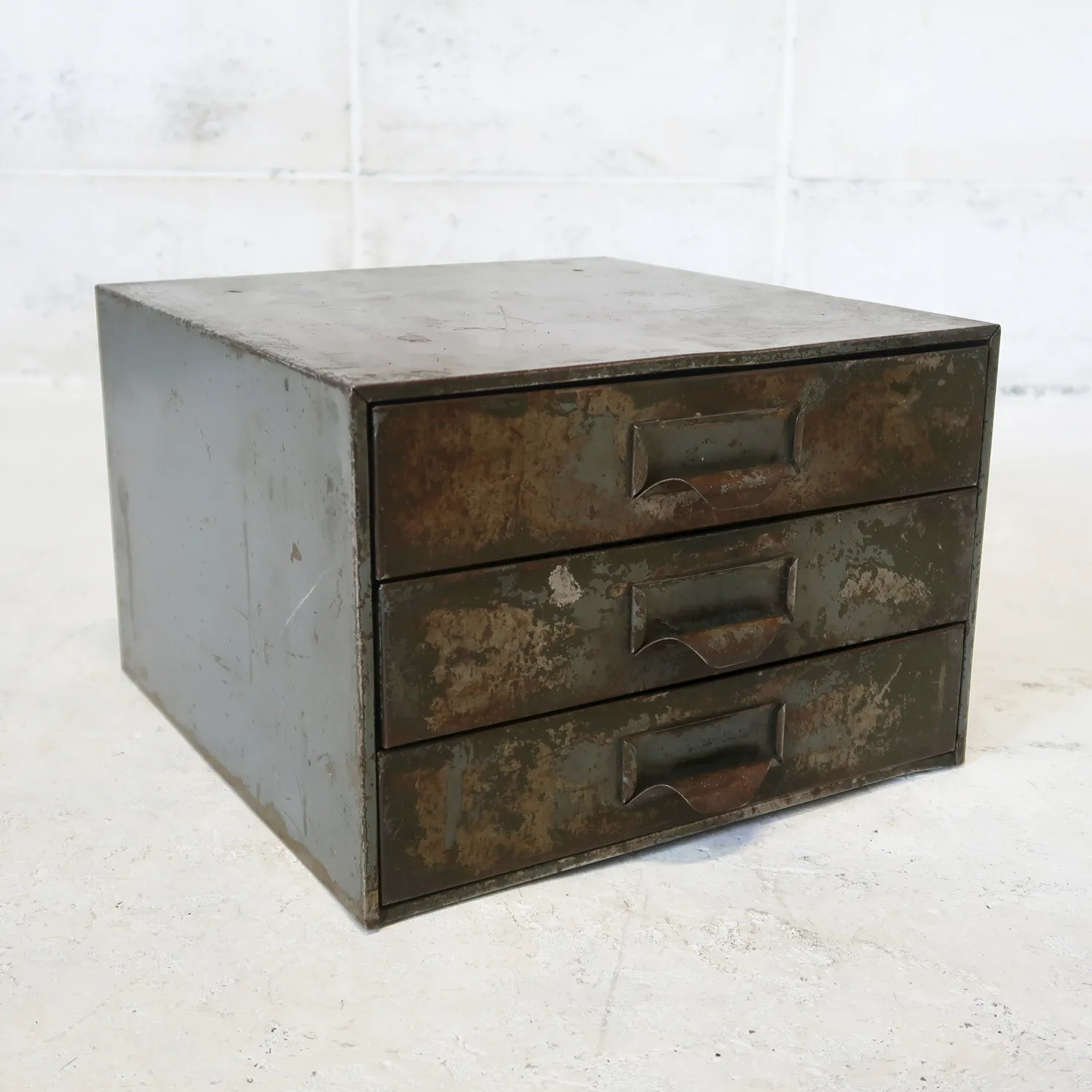 LYON ビンテージ パーツキャビネット ｜ glow ANTIQUES