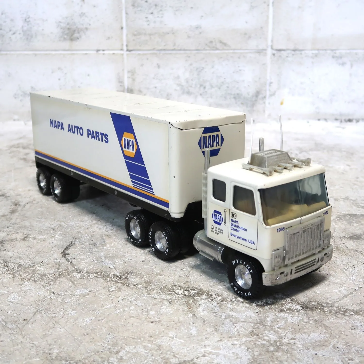 1980年代 NAPA トレーラー ミニカー NYLINT社製 GMC e-1-sk_result.webp