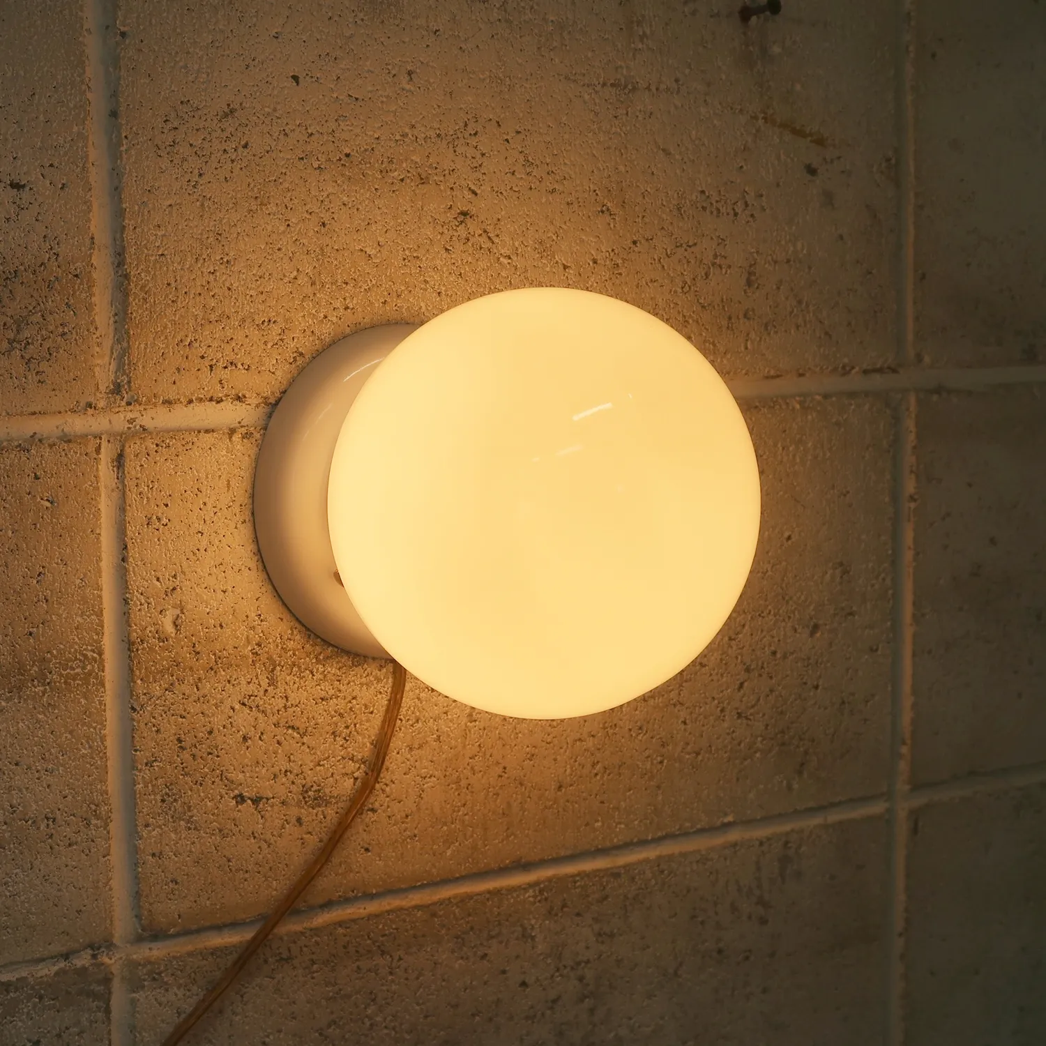 ミルクガラスシェード ブラケットランプ ｜ glow ANTIQUES