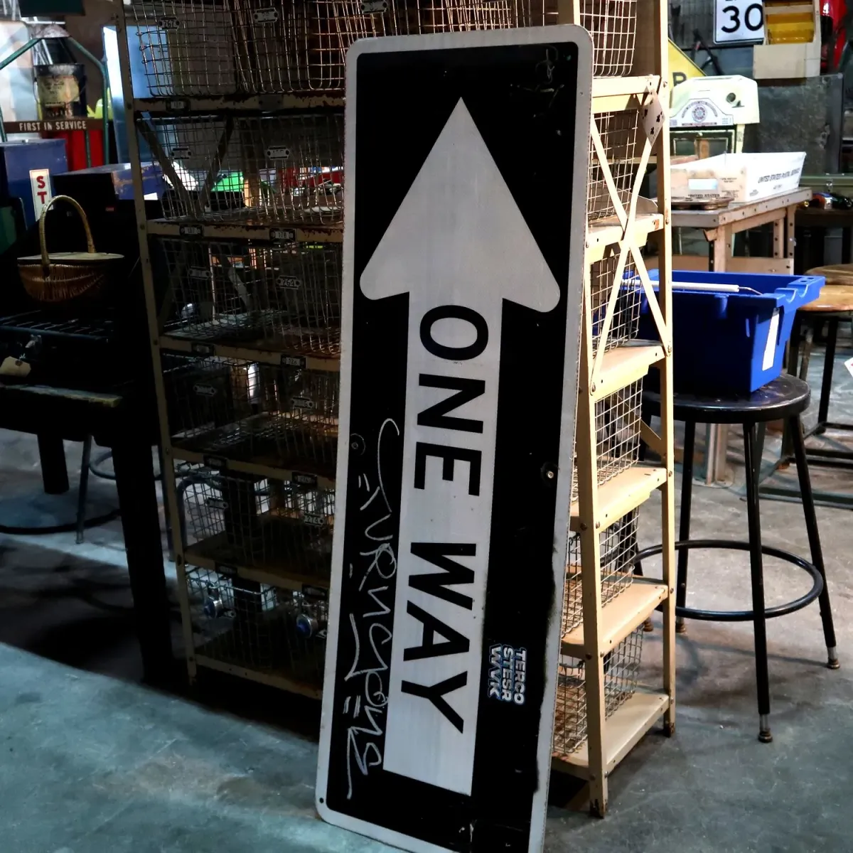 ONE WAY 大型ロードサイン