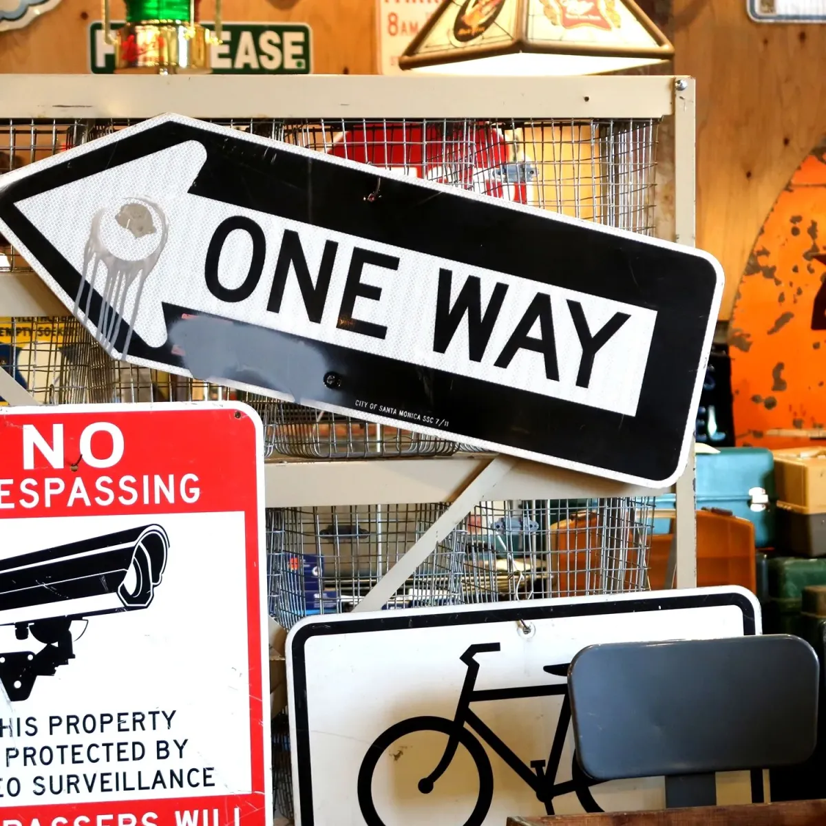ONE WAY ロードサイン