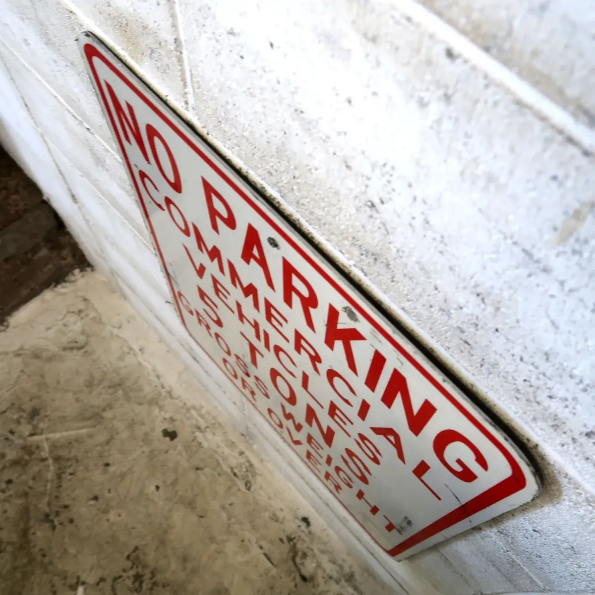 ロードサイン NO PARKING