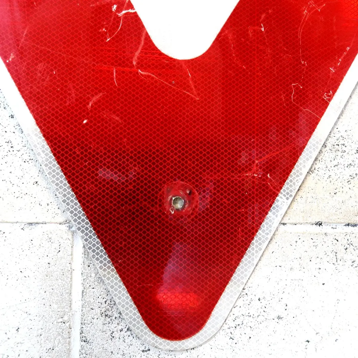 ロードサイン YIELD