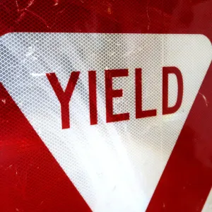 ロードサイン YIELD