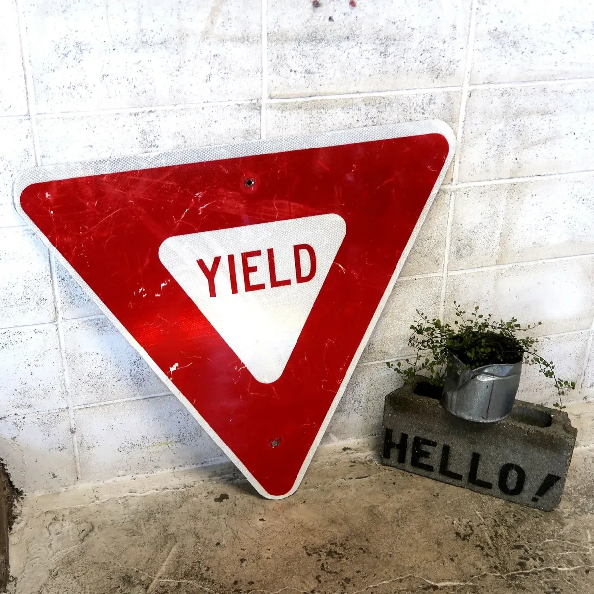 ロードサイン YIELD