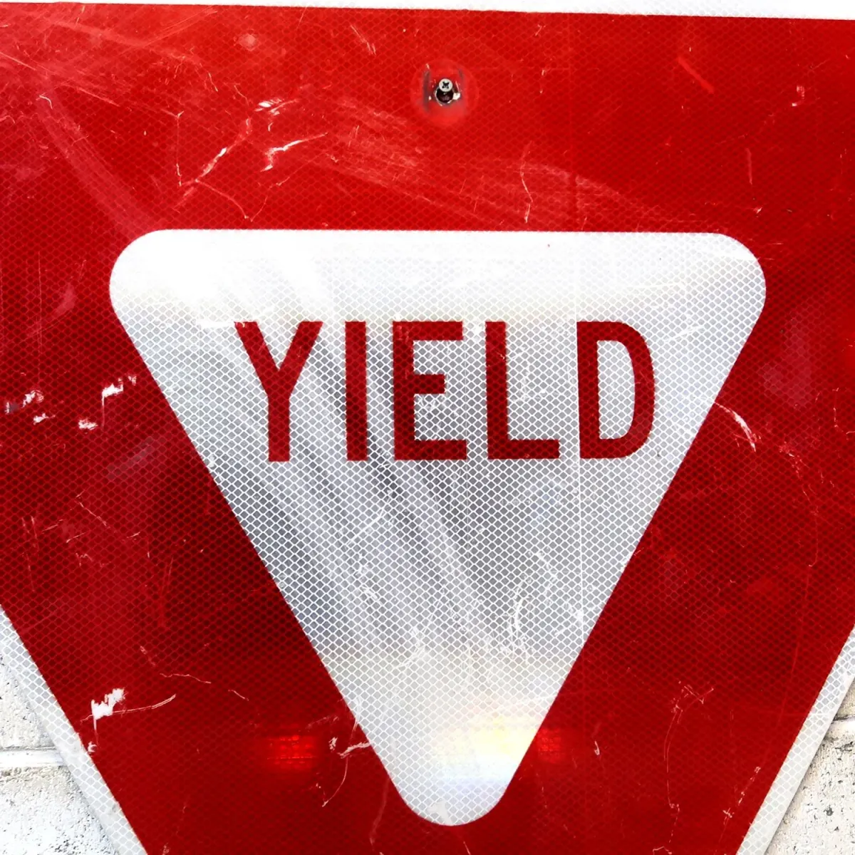 ロードサイン YIELD