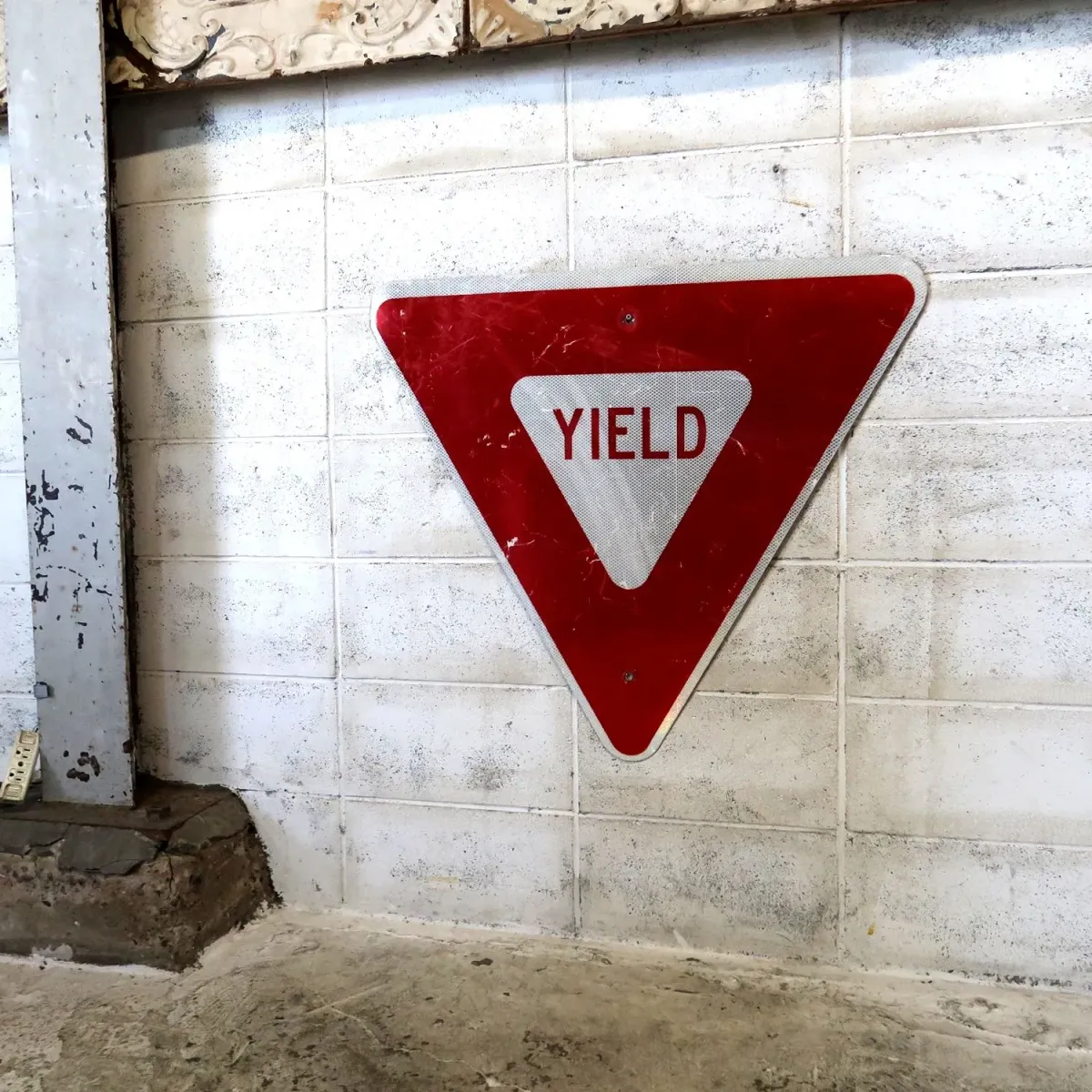 ロードサイン YIELD