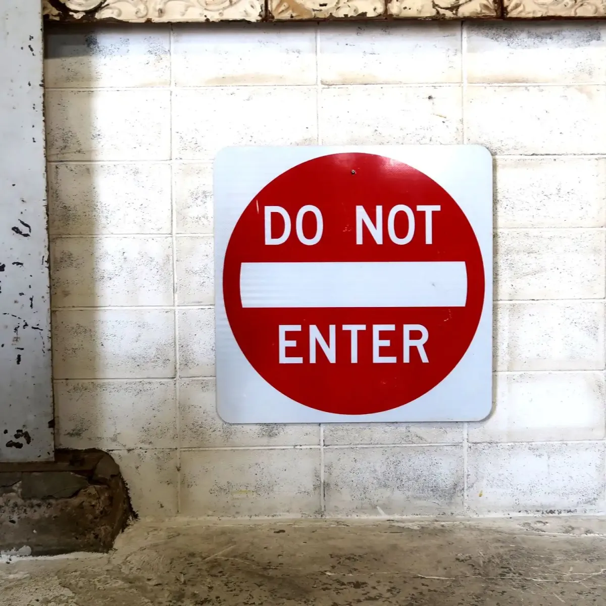 DO NOT ENTER 大型ロードサイン