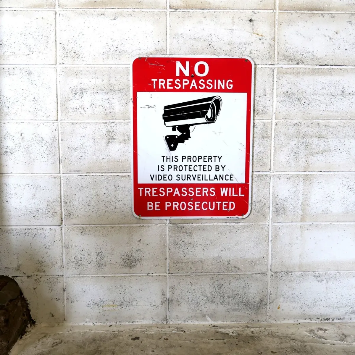 NO TRESPASSING メタルサイン