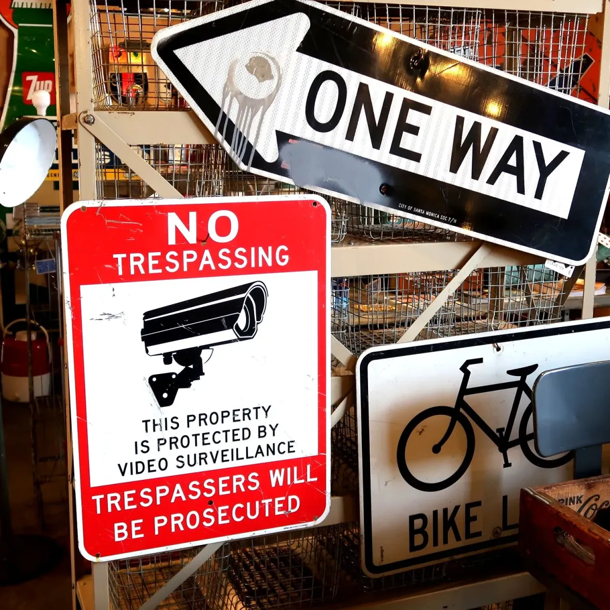 NO TRESPASSING メタルサイン