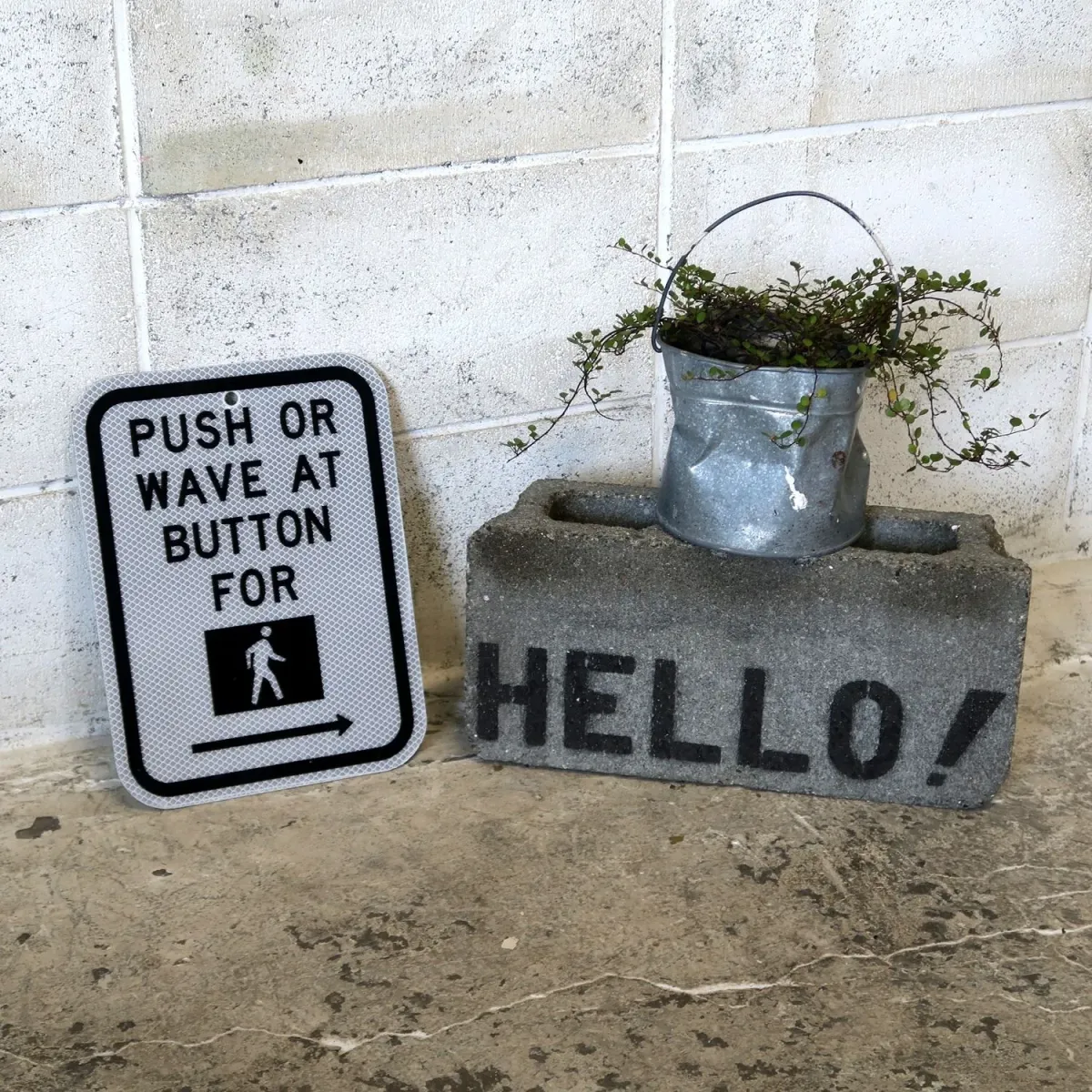 PUSH BUTTON ロードサイン