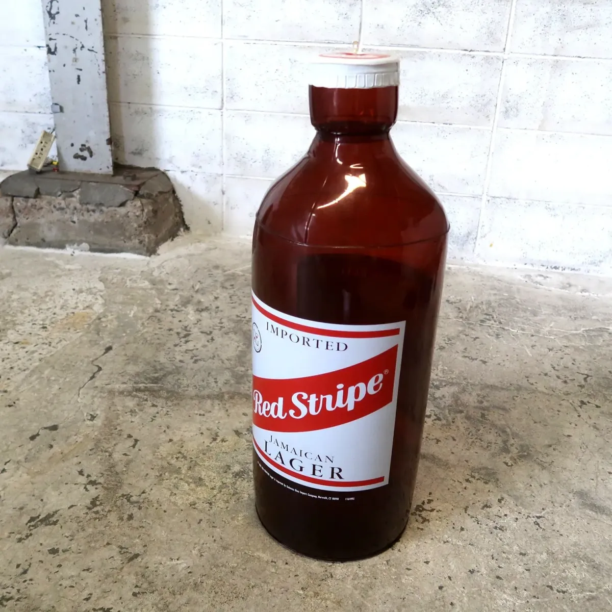Red Stripe ビアボトル型 インフレータブル ディスプレイ