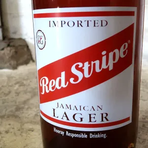 Red Stripe ビアボトル型 インフレータブル ディスプレイ