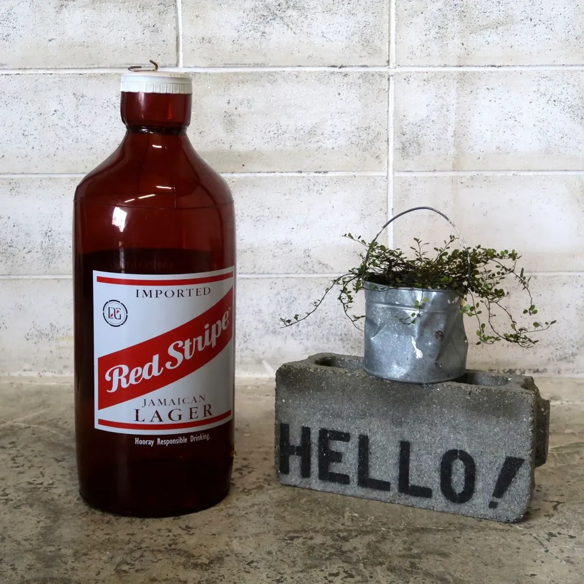 Red Stripe ビアボトル型 インフレータブル ディスプレイ