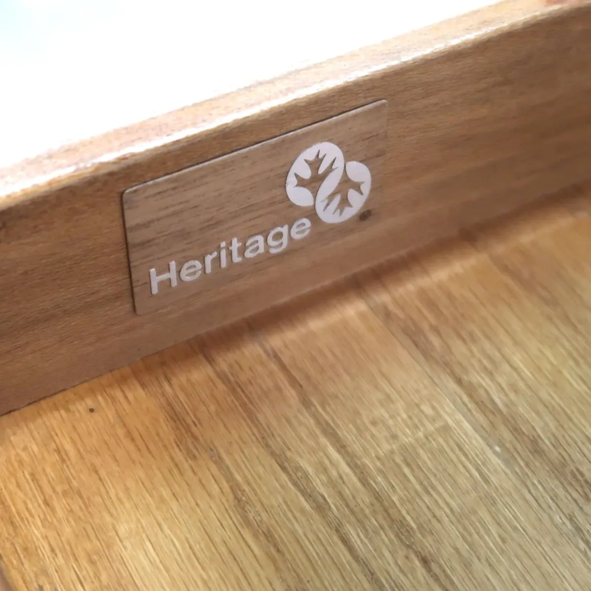HERITAGE アンティーク サイドテーブル