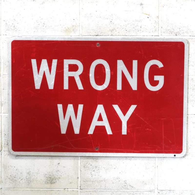 WRONG WAY 大型ロードサイン