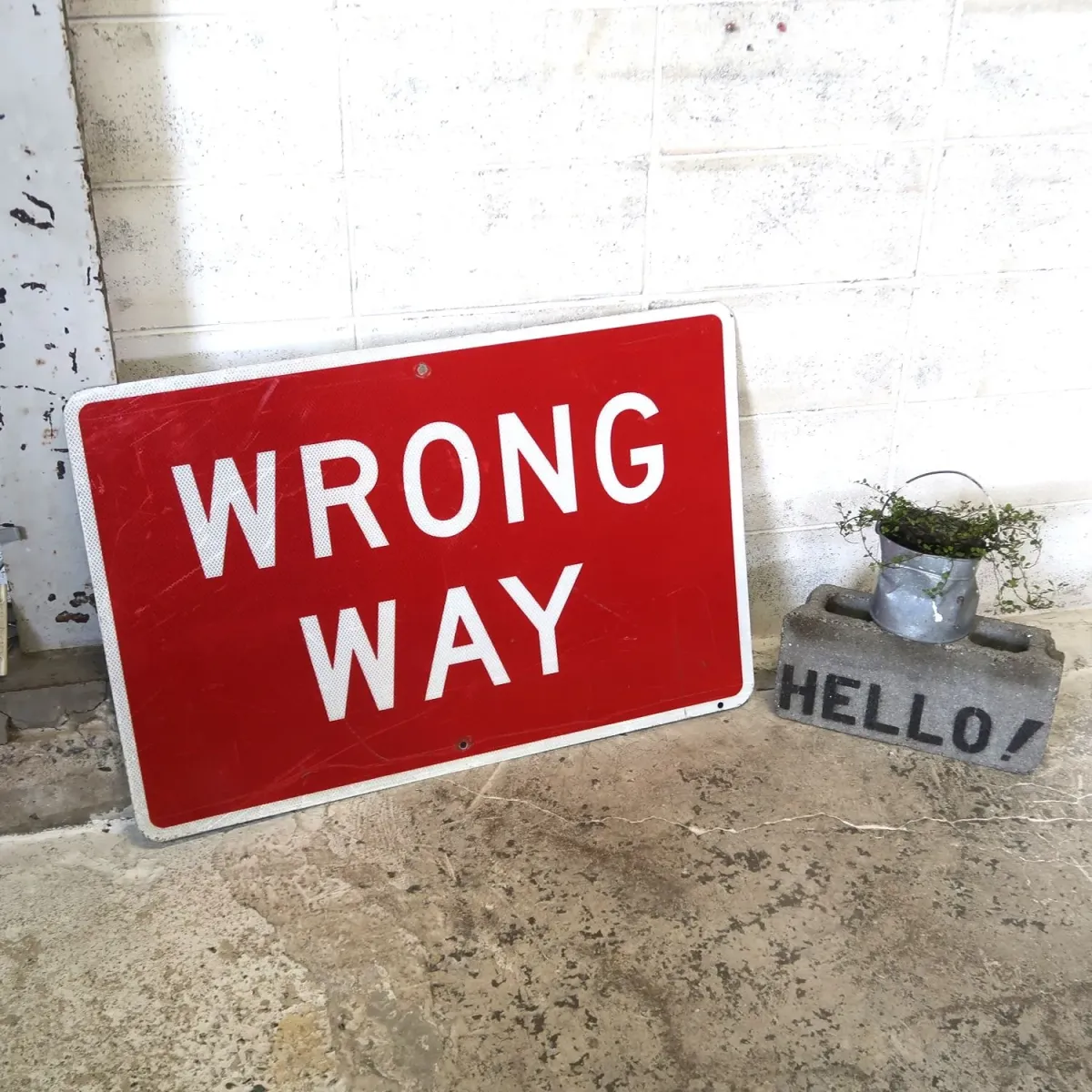 WRONG WAY 大型ロードサイン