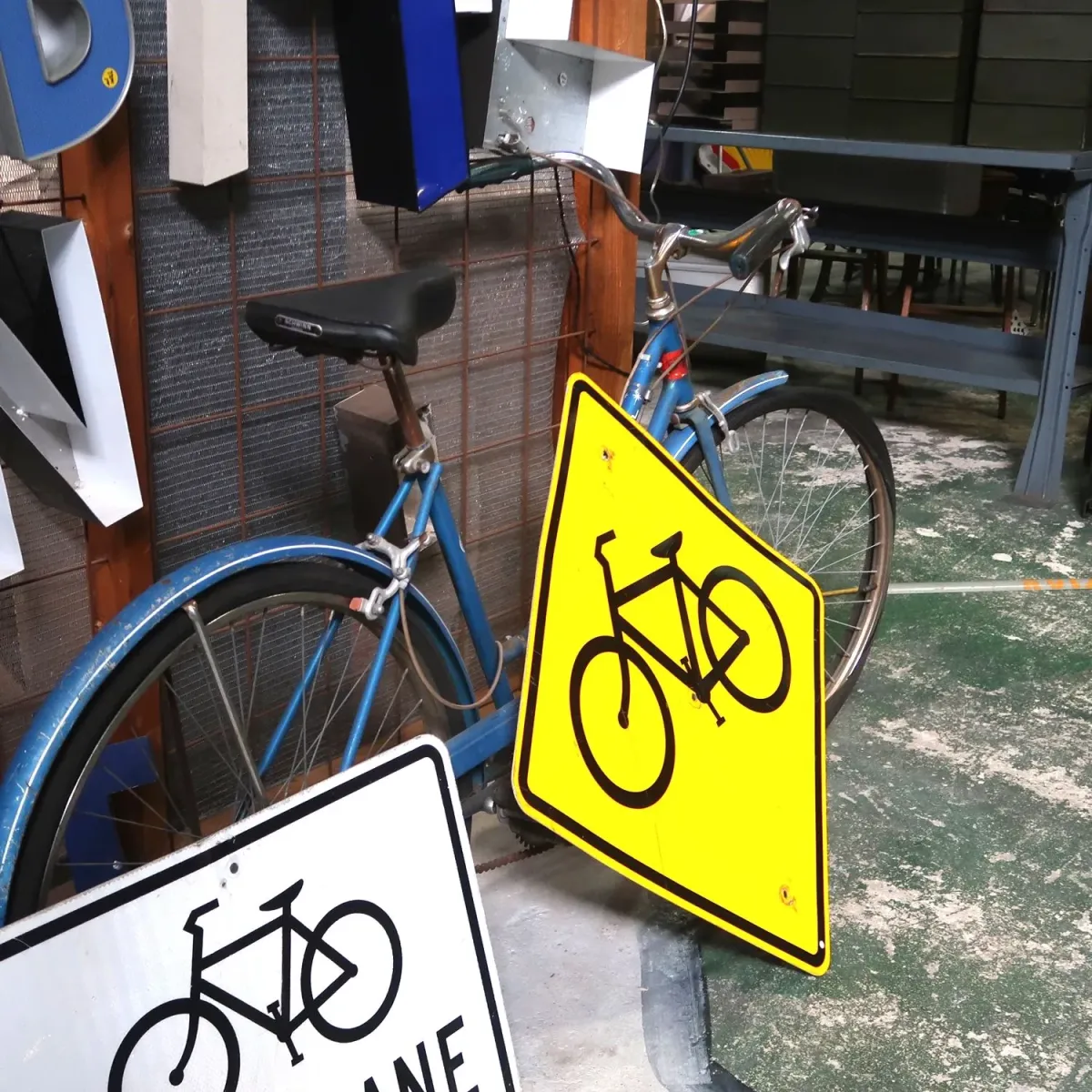 BIKE LANE ロードサイン
