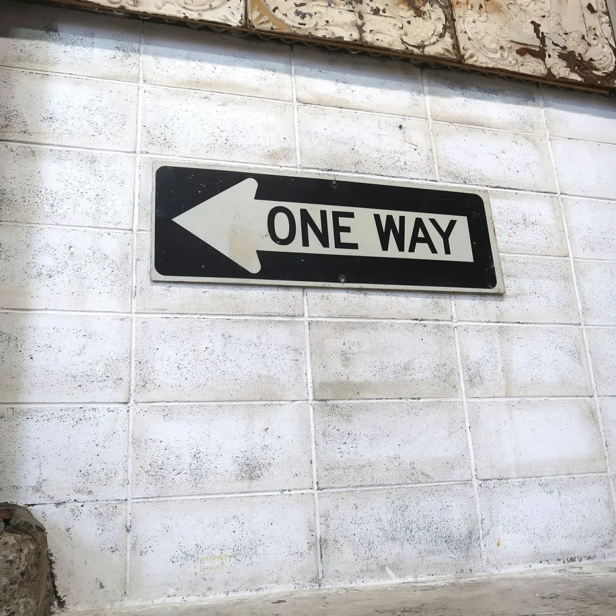ONE WAY ロードサイン