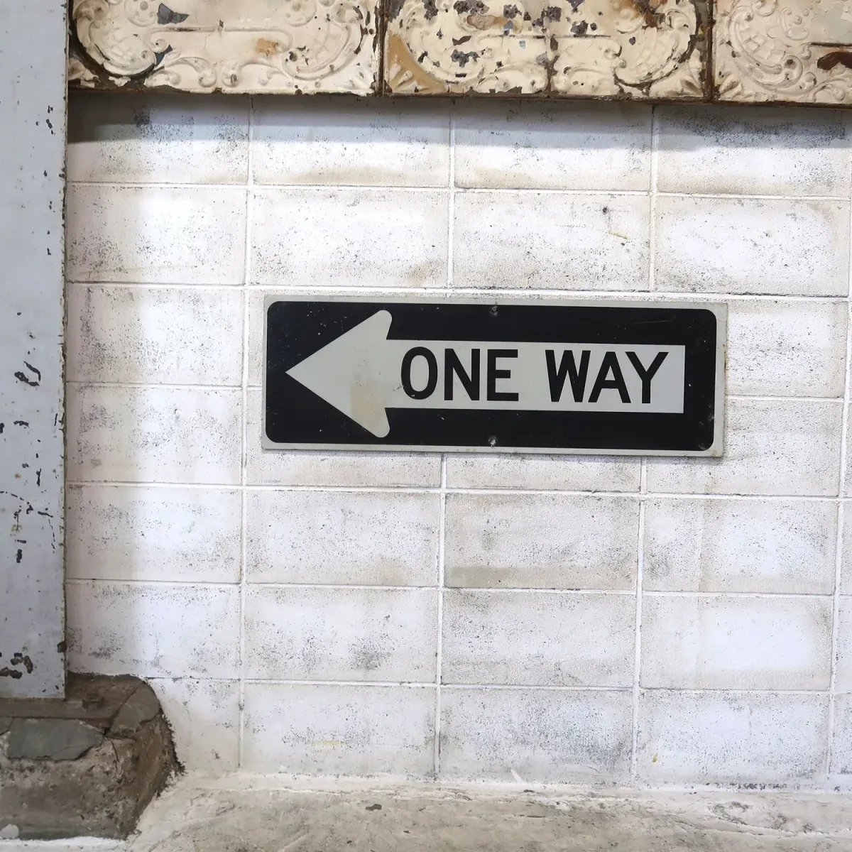 ONE WAY ロードサイン