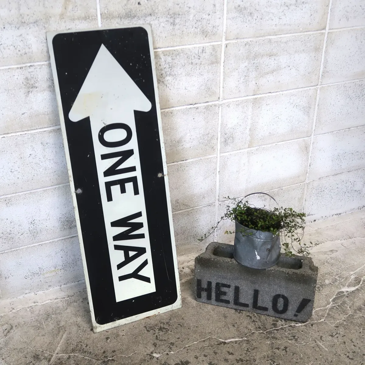 ONE WAY ロードサイン