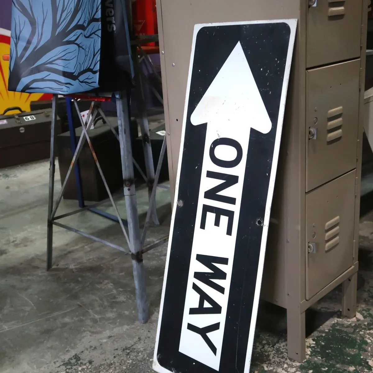 ONE WAY ロードサイン