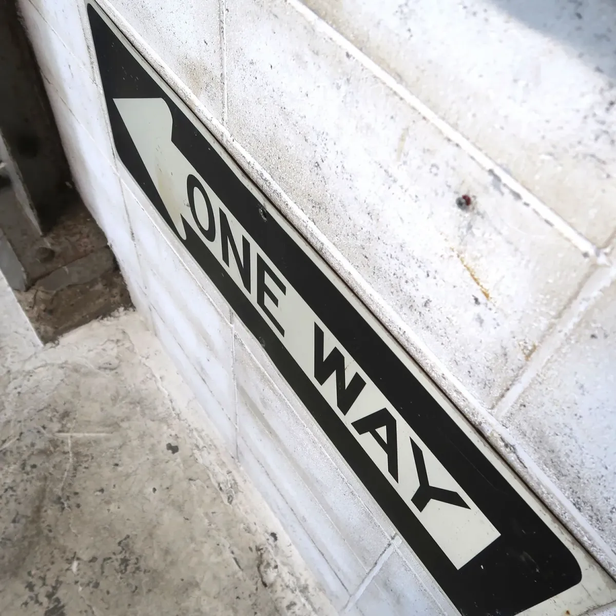 ONE WAY ロードサイン