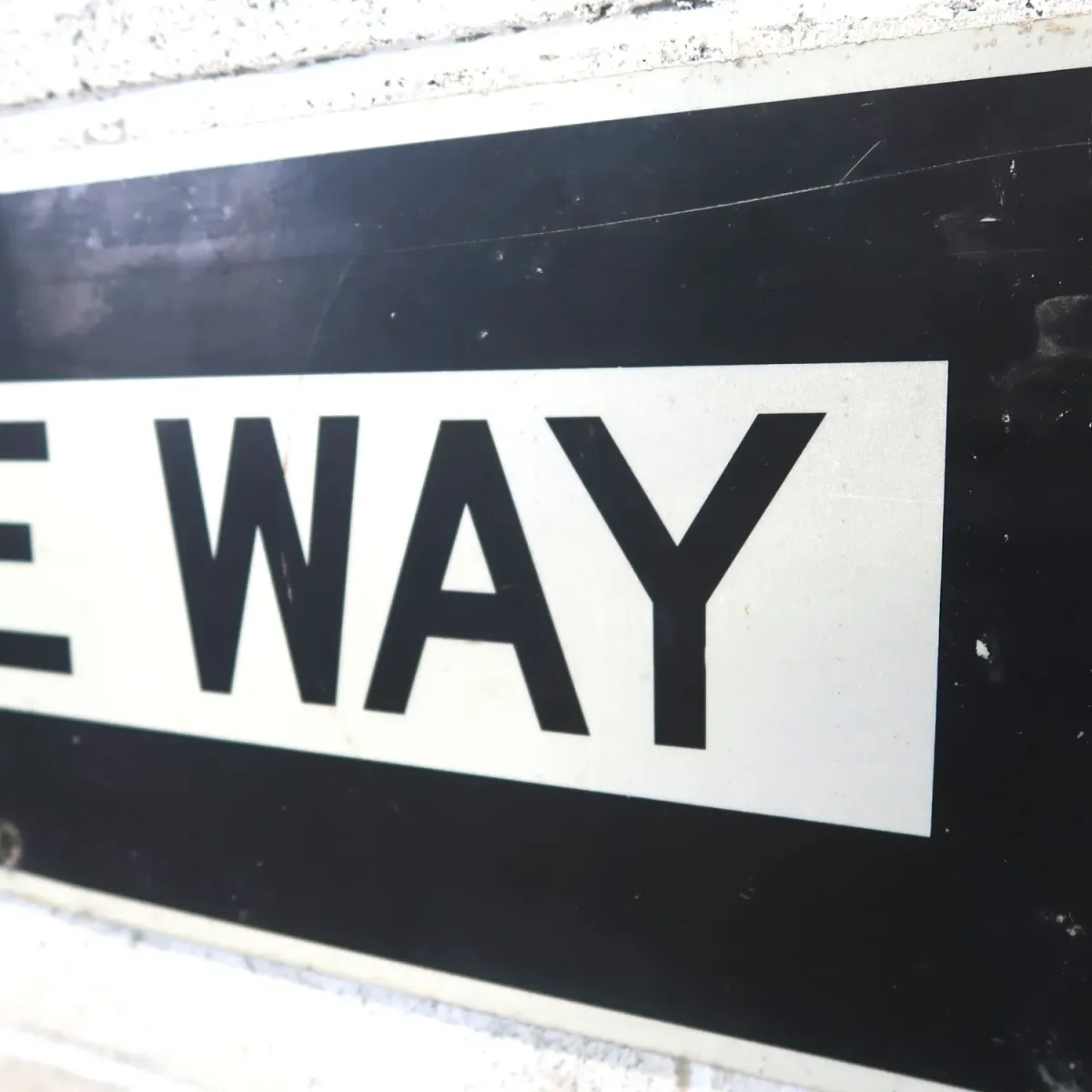 ONE WAY ロードサイン