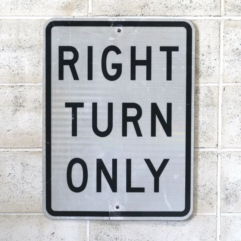 RIGHT TURN ONLY ロードサイン