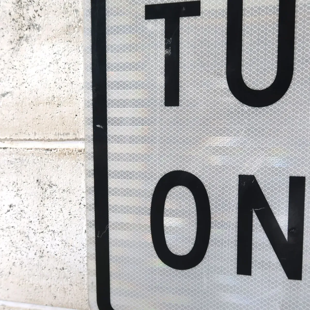 RIGHT TURN ONLY ロードサイン