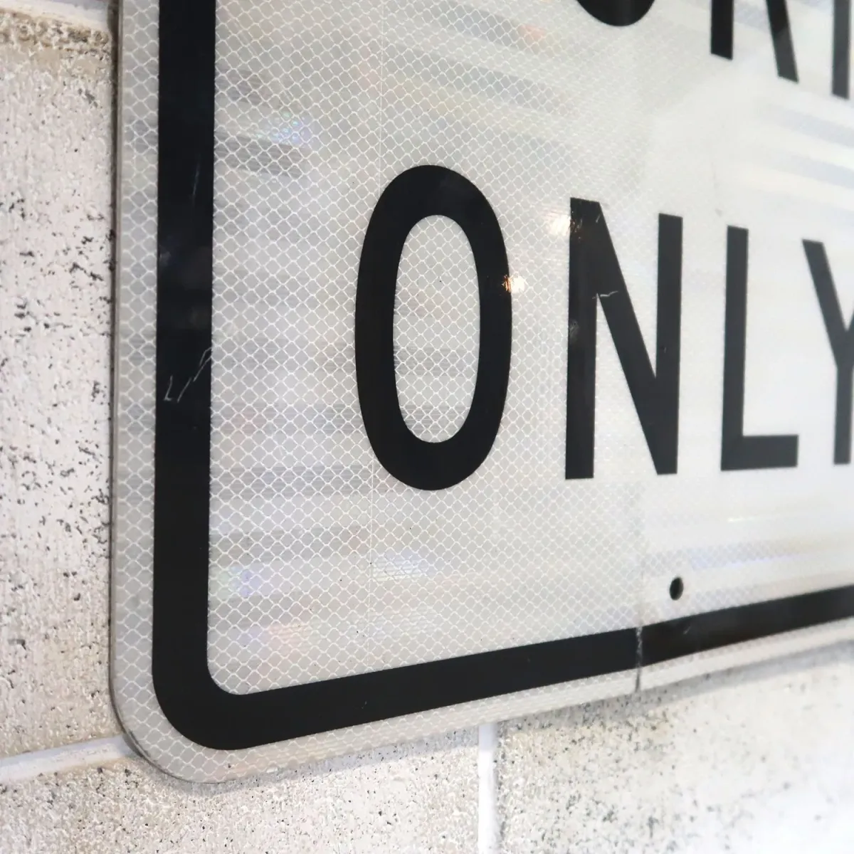 RIGHT TURN ONLY ロードサイン
