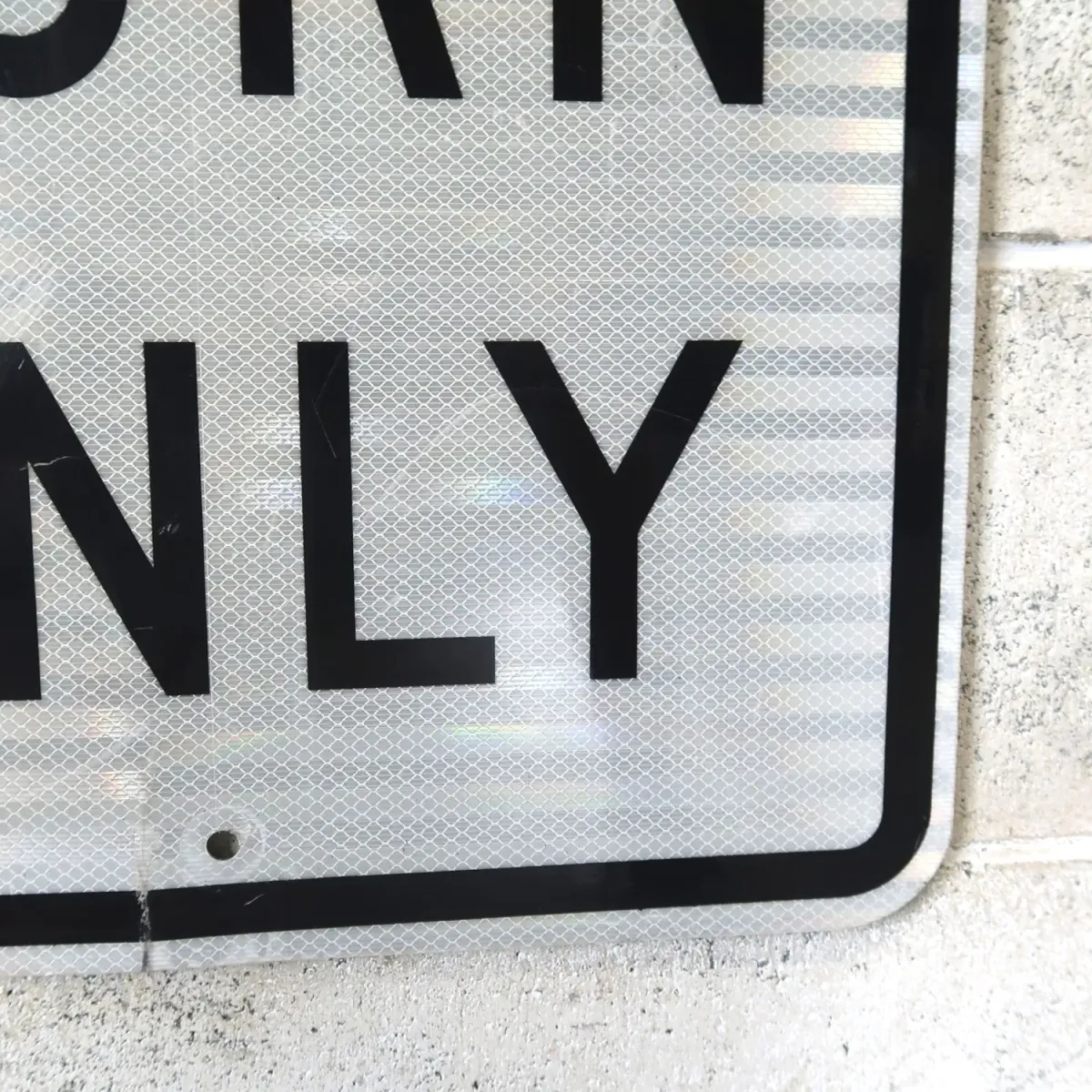 RIGHT TURN ONLY ロードサイン