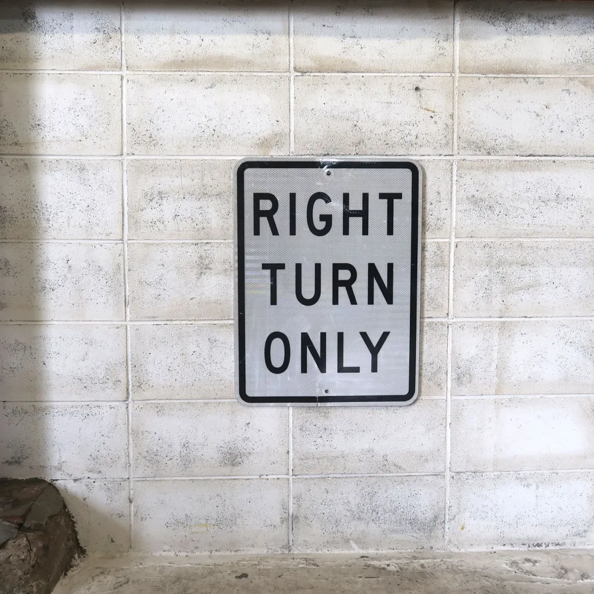 RIGHT TURN ONLY ロードサイン