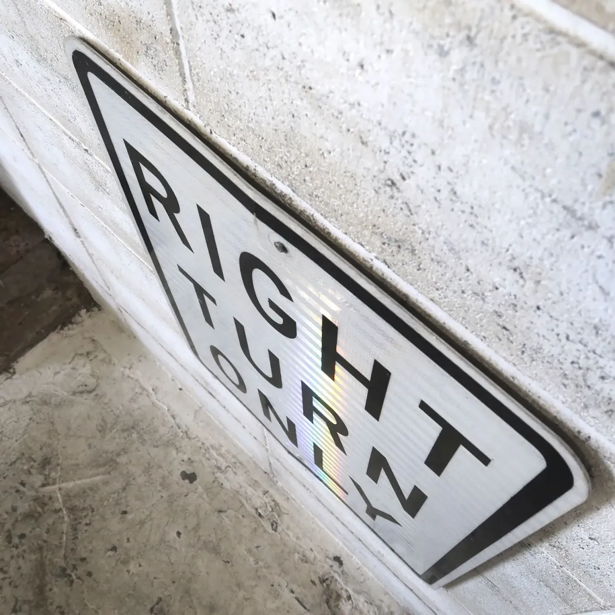 RIGHT TURN ONLY ロードサイン