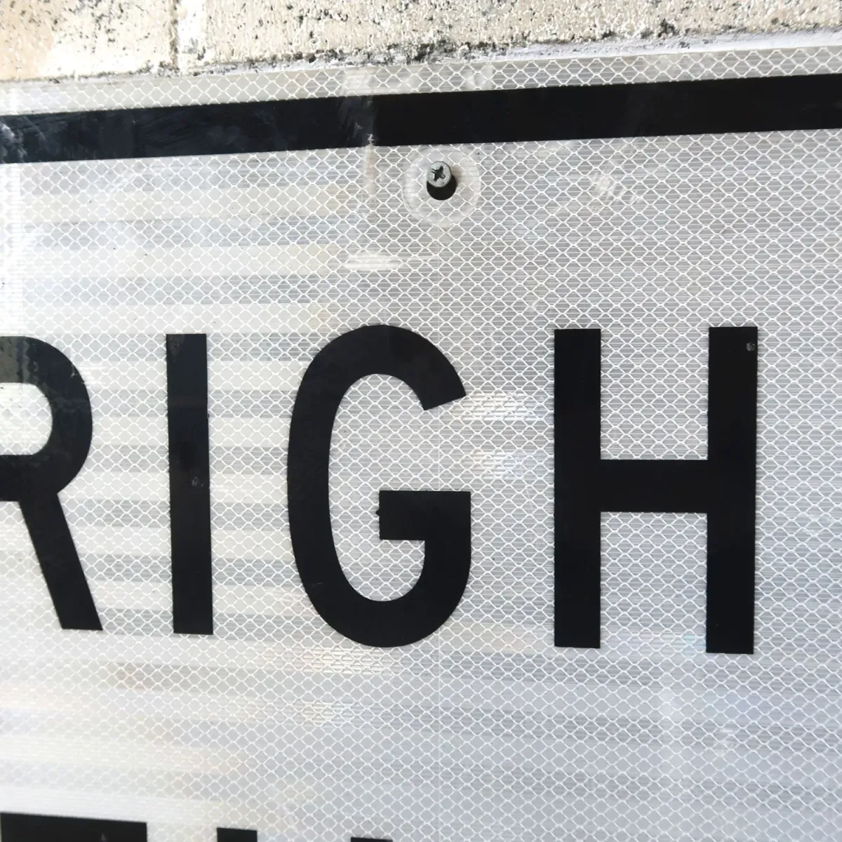 RIGHT TURN ONLY ロードサイン