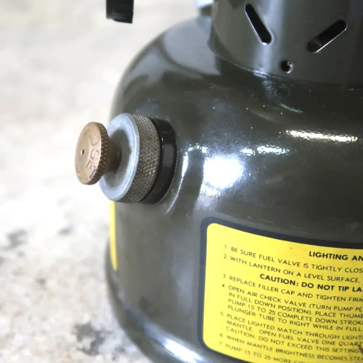 77年製 ARMSTRONG社 ビンテージ ミリタリーランタン 252A