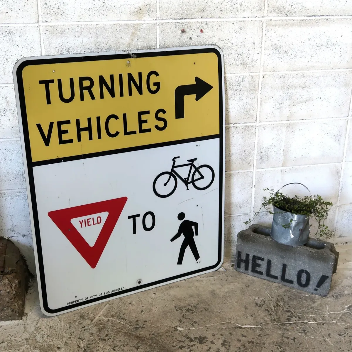 TURNING VEHICLES 大型ロードサイン
