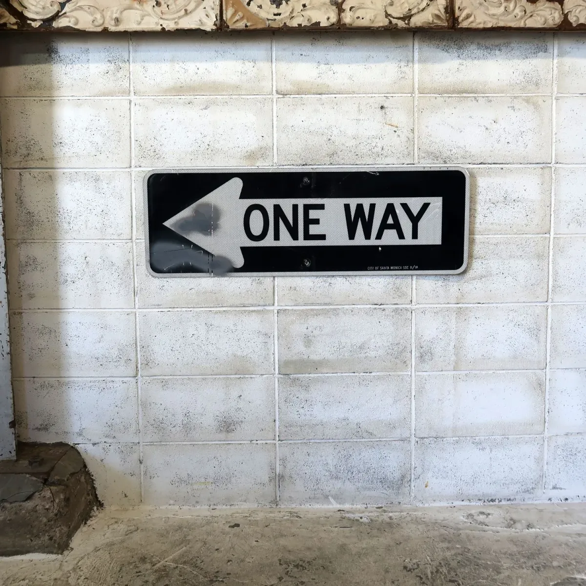 ONE WAY ロードサイン