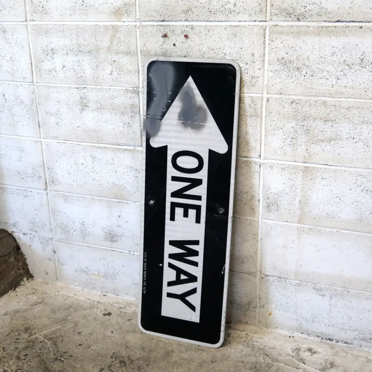 ONE WAY ロードサイン