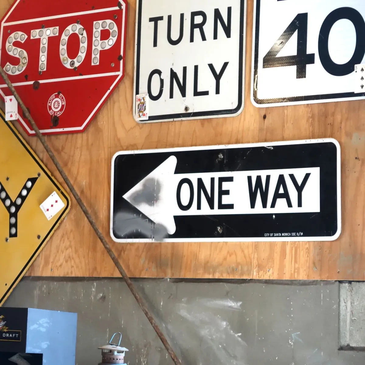 ONE WAY ロードサイン
